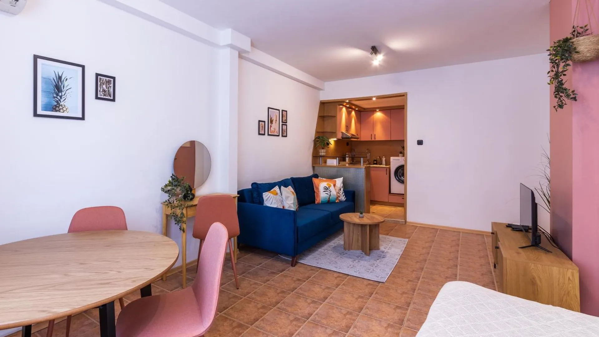 The Cozy Hub, Varna 0*,